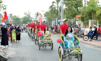 Á hậu Thư Đình diện Áo dài Việt Hùng rạng rỡ giữa đất trời Hà Tiên