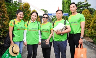 Á quân Vũ Linh nặng lòng cùng các cụ già neo đơn, khuyết tật tại Bình Dương