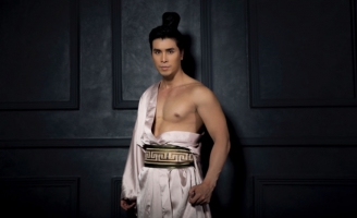 Á Vương Hoàng Phi Kha khoe body cực chuẩn trong tạo hình cổ trang