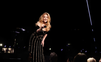  Adele tiếp tục diện trang phục từ NTK Công Trí