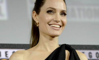 Angelina Jolie - Phượng hoàng tái sinh từ tro tàn sau cuộc hôn nhân đổ vỡ 