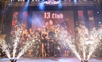 Anh em Nghĩa Đoàn hồ hởi cạn ly, ăn mừng lễ khai trương 13Club của “Chị Mười Ba”