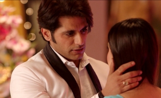 Bất ngờ với thân phận thật sự của chồng người rắn