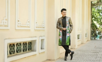 Ca sĩ Nam Cường ủng hộ NTK Việt Hùng vinh danh Áo dài Việt