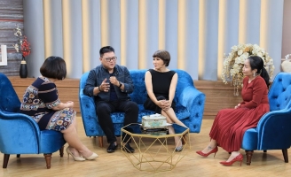 Ca sĩ phòng trà Hương Giang: 