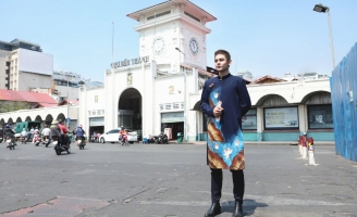 Ca sĩ Sơn Ngọc Minh gắn bó cùng áo dài Việt Hùng