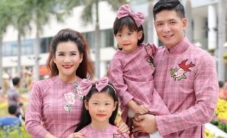 Cách chọn quà từ gia đình của diễn viên Bình Minh và doanh nhân Lê Anh Thơ