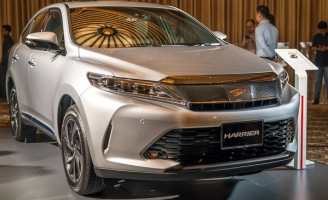 Cận cảnh Toyota Harrier 2017 - Lexus RX phiên bản giá rẻ - ngoài đời thực tại Đông Nam Á