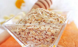 Chăm sóc da khô bằng bột yến mạch