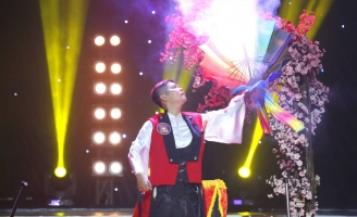 Chàng trai 3 năm kinh nghiệm chinh phục hoàn toàn ban giám khảo với ảo thuật dù