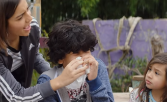 Con Nuôi Bất Đắc Dĩ: Mark Wahlberg “lên bờ xuống ruộng” với ba đứa con nuôi 