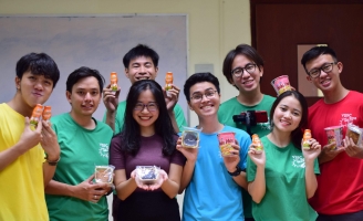 Đại biểu Việt Nam tham dự SSEAYP lần thứ 45 tổ chức chương trình trung thu cho trẻ em