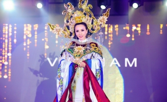 Đại diện Việt Nam chiến thắng giải thưởng phụ đầu tiên Hoa hậu mặc trang phục dân tộc đẹp nhất