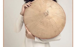 Đại sứ áo dài Vũ Trần Bảo Nguyên hóa cô gái Huế trong sách ảnh Nón lá