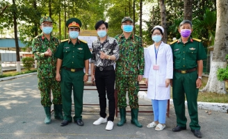 Đan Trường - Trung Quang tích cực làm từ thiện mùa dịch
