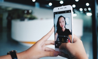 Đánh giá Vivo V5S: Smartphone chuyên selfie giá tốt