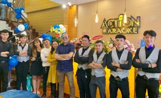 Đạo diễn Nhâm Minh Hiền khai trương quán Karaoke tại Đà Lạt