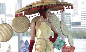 Đâu là trang phục dân tộc phù hợp nhất với H’Hen Niê?