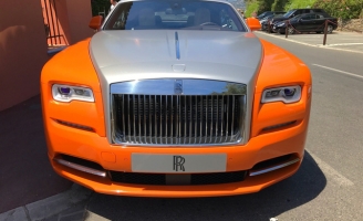 Đây là chiếc Rolls-Royce Dawn có bộ áo 