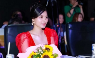 Di Khả Hân kiêu sa, quyến rũ làm giám khảo cuộc thi người đẹp