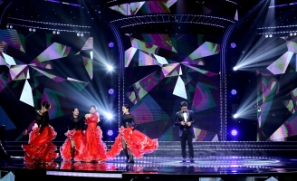 Đình Thụy “biến hóa xuất thần” khi hóa thân danh ca Tuấn Ngọc