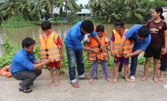 Đội xung kích phòng chống đuối nước trẻ em