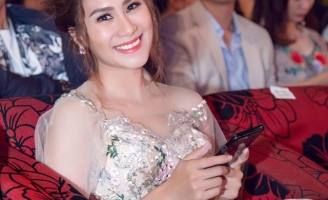 Dương Hồng Nhung đẹp ngất ngây tại chung kết Cười xuyên Việt