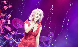 Em vợ Jimmii Nguyễn ra mắt album tại Úc