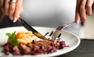 Ghi nhớ ngay những nguyên tắc ăn uống khi đi du lịch khắp thế giới