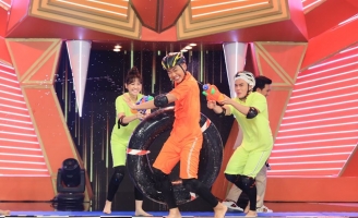Hari Won – Lê Dương Bảo Lâm bầm dập vì màn chơi “bowling người”