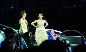 Hồ Việt Trung tung chiêu tranh giành thí sinh với Hòa Minzy