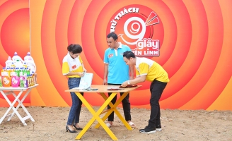 Hoa hậu  Amy Lê Anh trở về tuổi thơ với trò chơi cùng Trường Thịnh