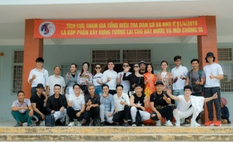 Hoa hậu châu Á Thế giới 2018 Chi Nguyễn giản dị đi từ thiện