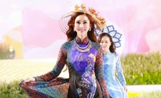 Hoa hậu Chi Nguyễn góp phần quảng bá nét đẹp của áo dài Việt cùng NTK Tạ Linh Nhân