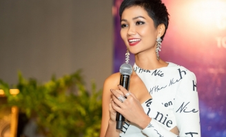 Hoa hậu H’Hen Niê dành 100% tiền thưởng “nóng” làm từ thiện 