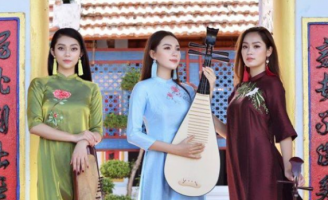 Hoa hậu Huyền Trân, Lâm Thu Hồng, Trân Phạm khoe vẻ kiêu sa trong BST áo dài Việt Hùng