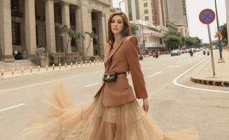 Hoa hậu Khánh Vân lưu lại khoảnh khắc thành phố chuyển sang mùa hạ