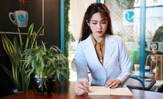 Hoa hậu Lê Bảo Tuyền trở thành giám đốc ở tuổi 22