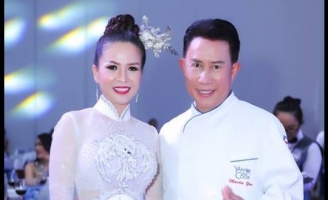 Hoa hậu Lê Thanh Thúy diện áo dài trắng gặp gỡ siêu đầu bếp Yan Can Cook