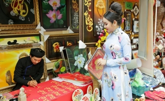 Hoa hậu quý bà Việt Nam toàn cầu tại Mỹ dịu dàng với áo dài xuân