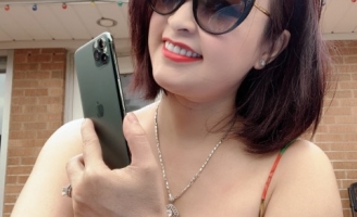 Hoa hậu Sandy Nguyễn xếp hàng từ 5h sáng để sở hữu iPhone 11