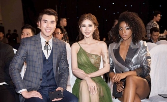 Hoàng Phi Kha sánh bước cùng Hoa hậu Chi Nguyễn xem show thời trang