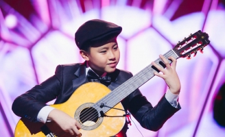 “Hoàng tử guitar” Hoàng Bảo lại khiến giám khảo đắm chìm trong không gian lãng mạn