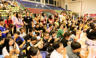 Hơn 1000 người hâm mộ SGO48 tham dự sự kiện Handshake tại TP.HCM