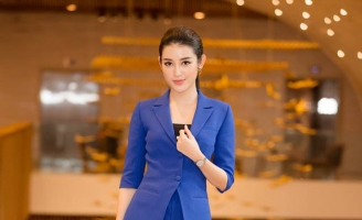 Huyền My thanh lịch với trang phục vest của NTK Lê Thanh Hoà