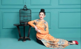 Janny Thủy Trần đẹp dịu dàng trong bộ ảnh áo dài xuân