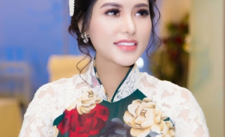 Khả Hân nền nã với áo dài trên ghế nóng