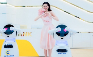 Khánh Vân thể hiện khả năng vũ đạo khi khiêu vũ cùng robot 