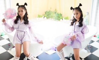 Không chỉ tỏa sáng khi catwalk, mẫu nhí Phan Trang Anh còn gây ấn tượng khi photo shoot