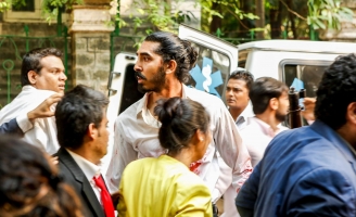 Khủng bố năm 2008 tại Mumbai kinh hoàng tới mức nào mà được chuyển thể thành phim?